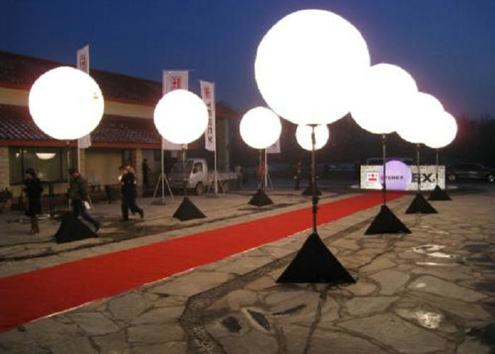 Άσπρο φως χρώματος επάνω στα μπαλόνια, διογκώσιμη διακόσμηση 1.5m φωτισμού διάμετρος